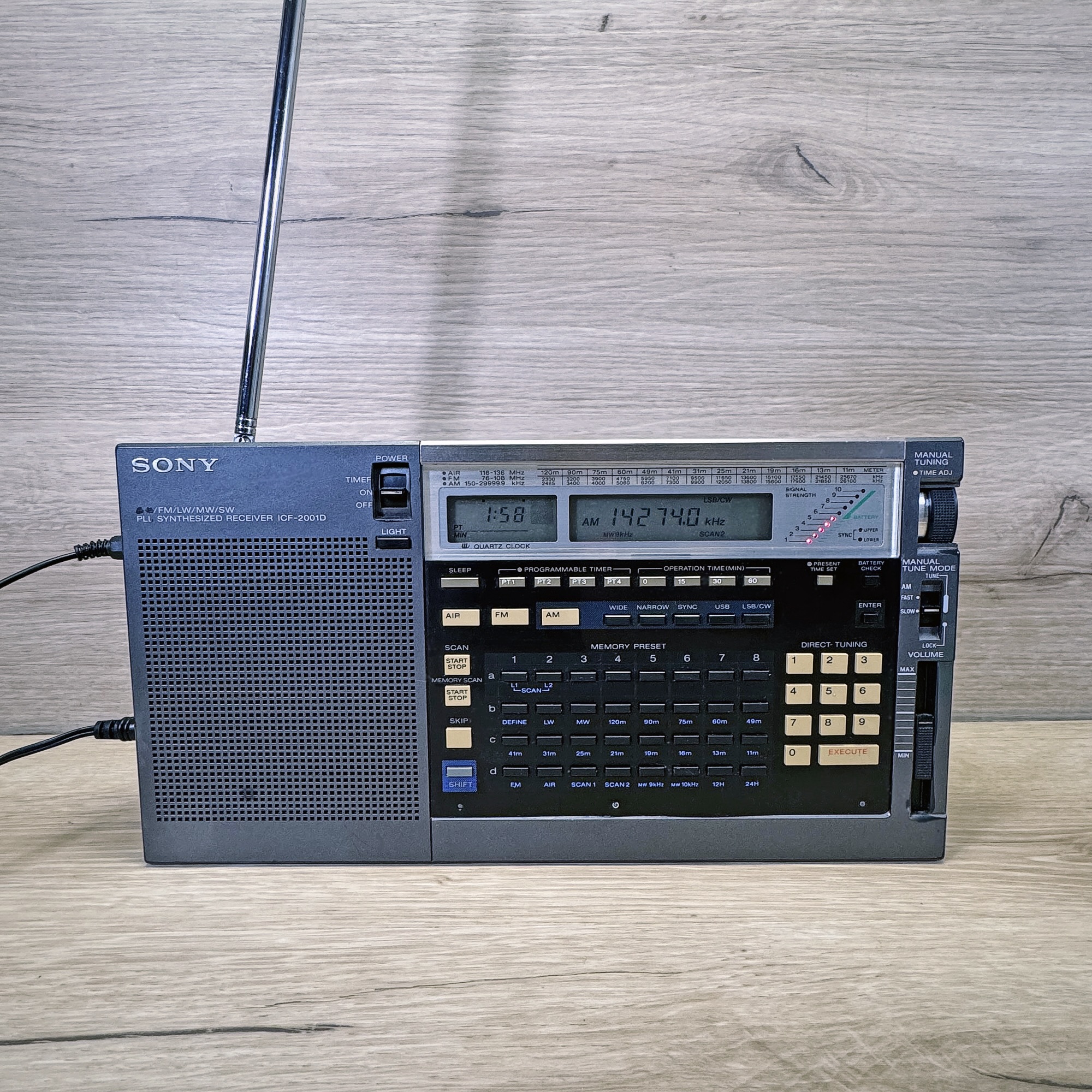 Ein weiterer Oldie aus meiner Sammlung: Sony ICF-2001D aus den 80ern. Funktioniert noch immer einwandfrei. #sony #swl #amateurfunk #hamradio
