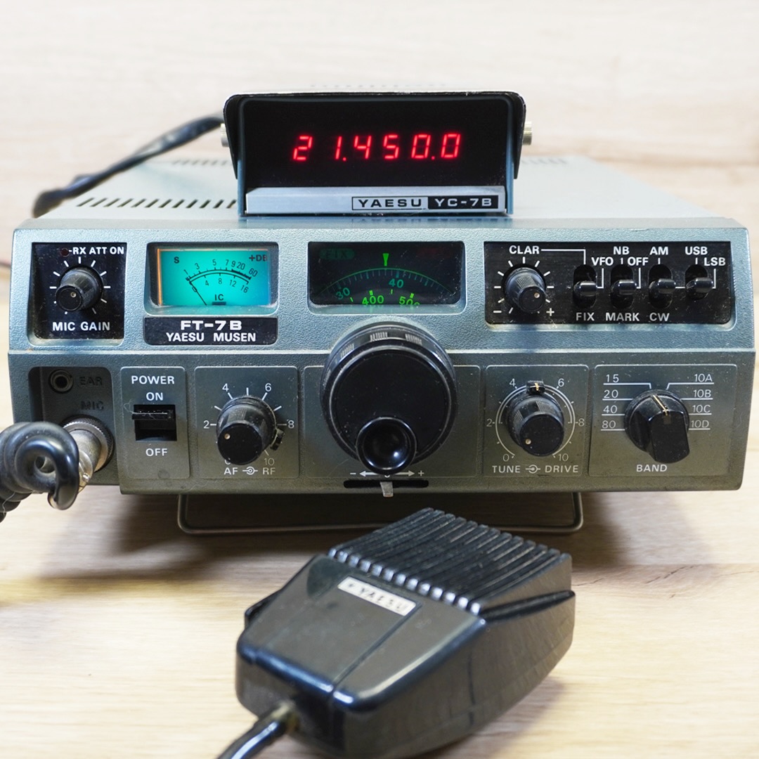 Darf ich vorstellen: Mein oldschool Amaterfunk Transceiver Yaesu FT-7B und die digitale Frequenzanzeige YC-7B.  #hamradio #AFU #Yaesu #FT-7B