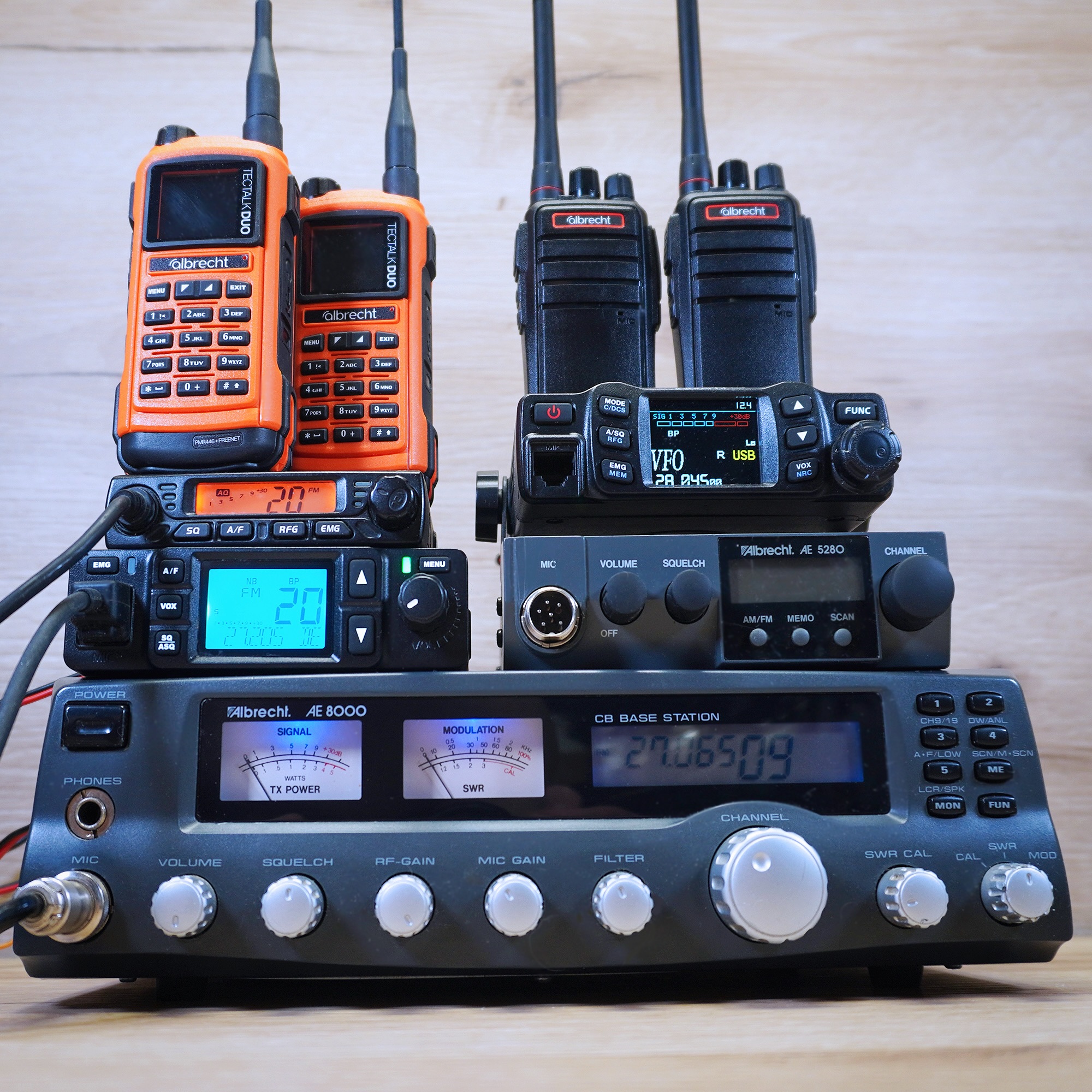 Meine kleine Albrecht Family: AE8000 - AE5900 - AE6290 - AE6110 - AE5280 - DMR-100 - Tectalk Duo #albrecht #cbfunk #Blackout #hobby